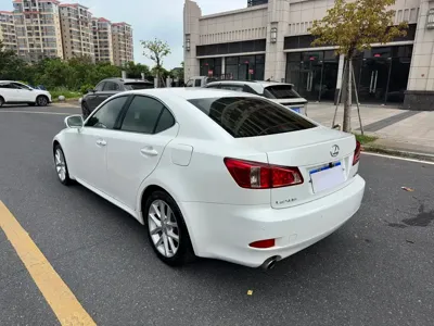 Lexus IS