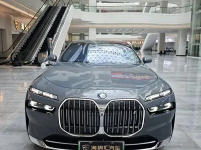 BMW i7