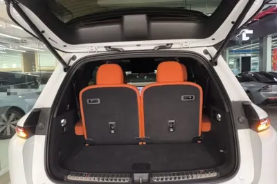 Li Auto L8