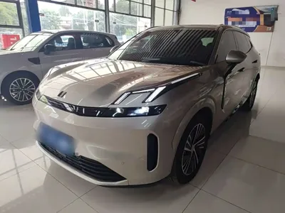 Lynk & Co 08 EM-P