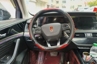 Hongqi HS5