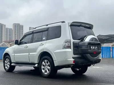 Mitsubishi Pajero (Import)