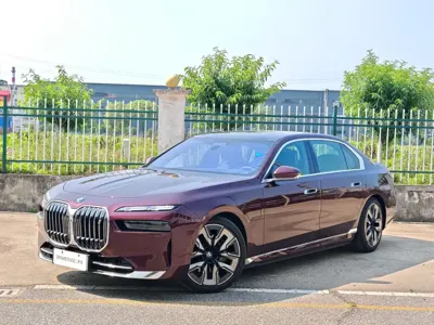 BMW i7