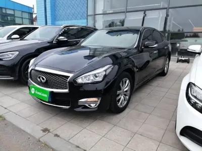 Infiniti Q70