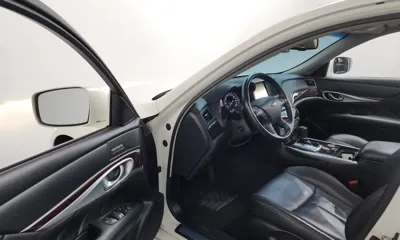 Infiniti Q70