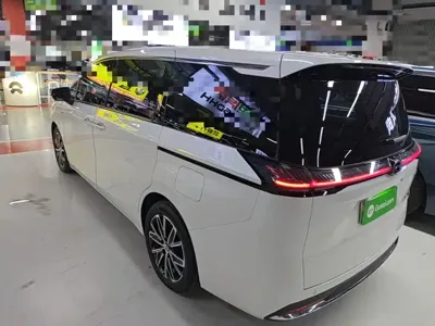GAC Motor 传祺E8 PHEV