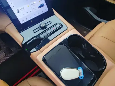Nio ES8