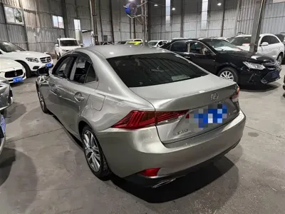 Lexus IS