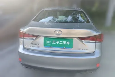 Lexus IS