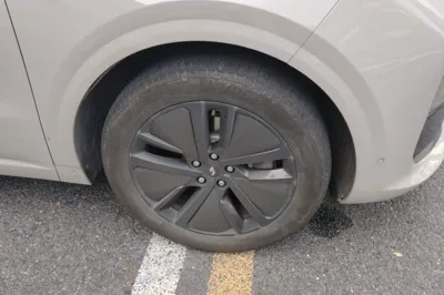 Li Auto L6