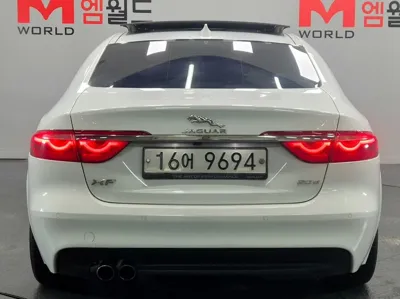 Jaguar XF