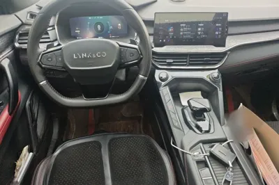 Lynk & Co 06
