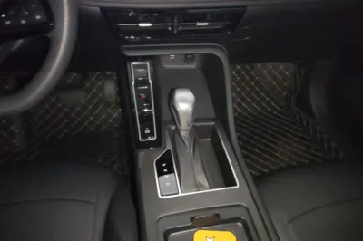 Roewe i5