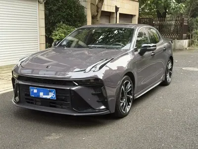 Lynk & Co 03