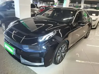 Lynk & Co 03