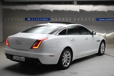 Jaguar XJ
