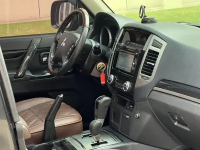 Mitsubishi Pajero (Import)