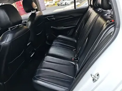 Roewe i5