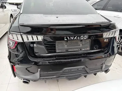 Lynk & Co 03