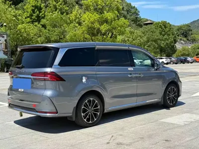 Roewe iMAX8
