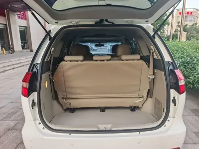 BYD M6