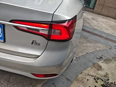 Roewe i5