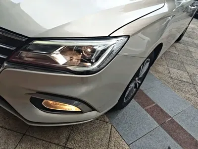 Roewe i5