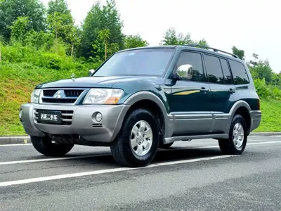 Mitsubishi Pajero (Import)