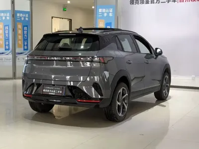 Lynk & Co 06