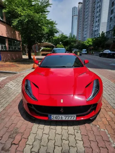 Ferrari 812
