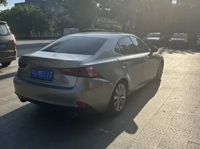 Lexus IS
