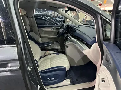 Roewe iMAX8