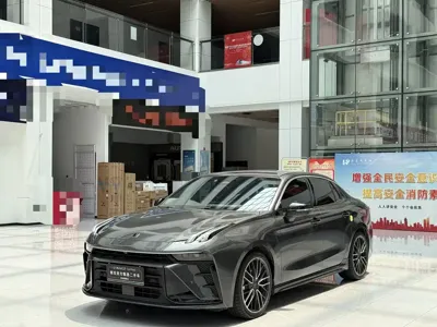 Lynk & Co 03