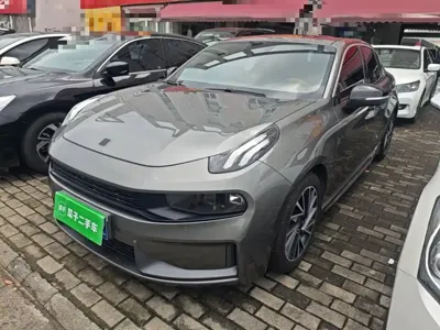 Lynk & Co 03