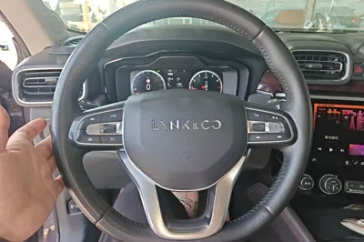 Lynk & Co 02