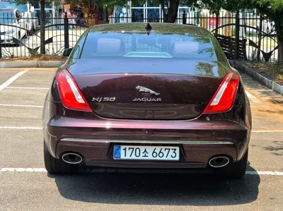 Jaguar XJ