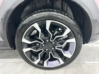 Lynk & Co 06