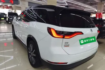 Nio ES8