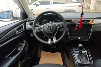 Roewe i5