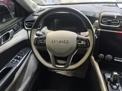 Lynk & Co 02