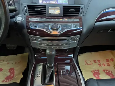 Infiniti Q70