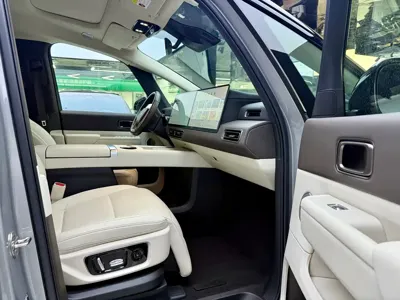Li Auto Li MEGA