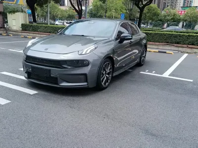 Lynk & Co 03