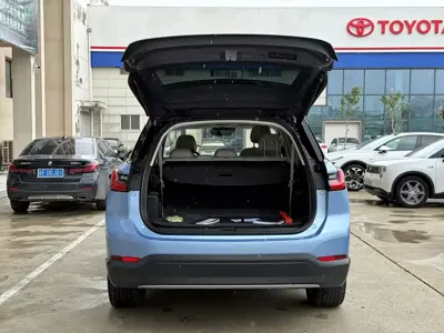Nio ES8