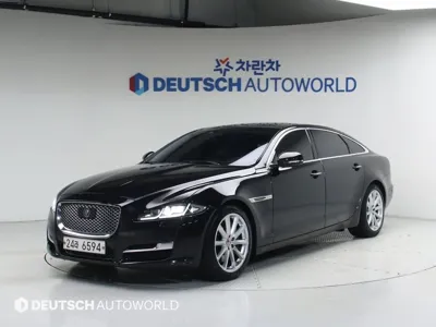 Jaguar XJ