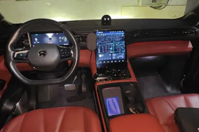 Nio ES8