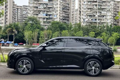 Lynk & Co 08 EM-P