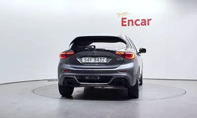 Infiniti Q30