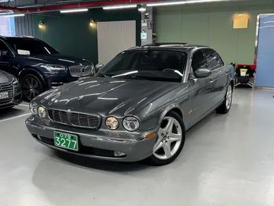 Jaguar XJ-8