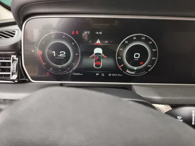 Hongqi HS5